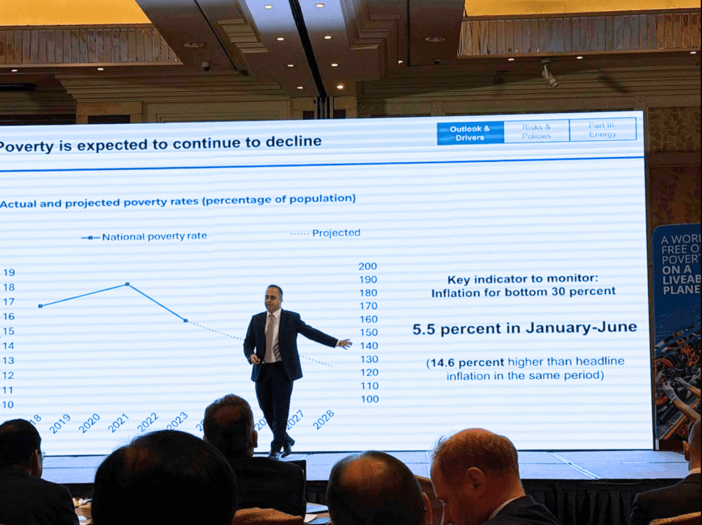 World Bank briefing chart showing the Philippine economic growth outlook